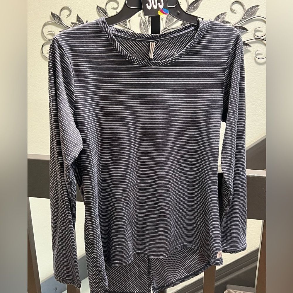EUC Royal Robbins Striped Blue & White High/Low Women's Top #303